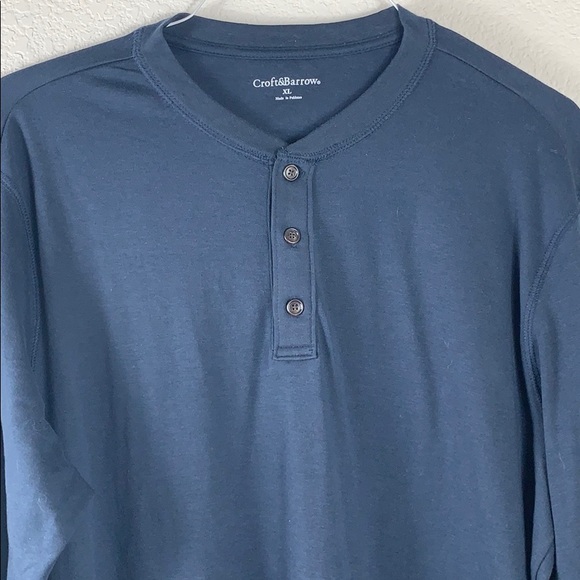 Croft & Barrow long sleeve 3 button casual top - Picture 2 of 4